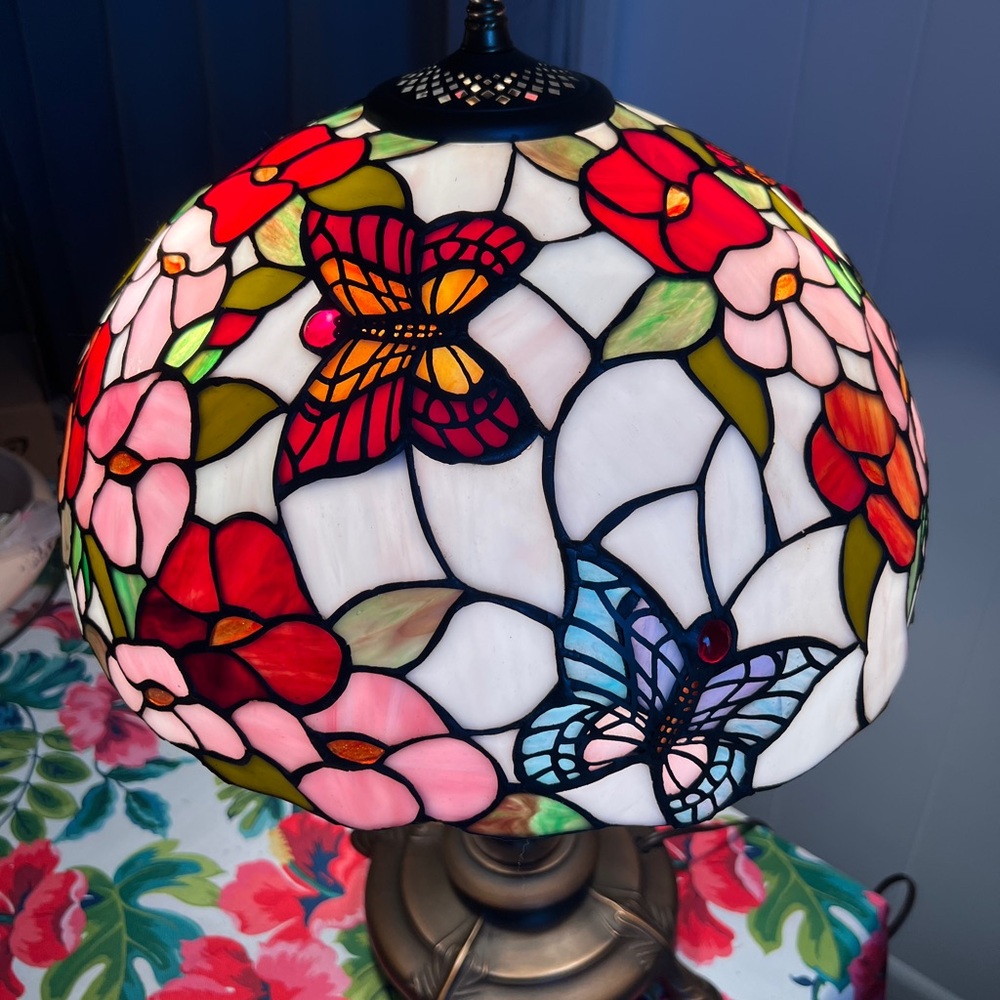 Dale Tiffany Stained Glass Butterfly and Floral Table Lamp - Picture 4 of 11